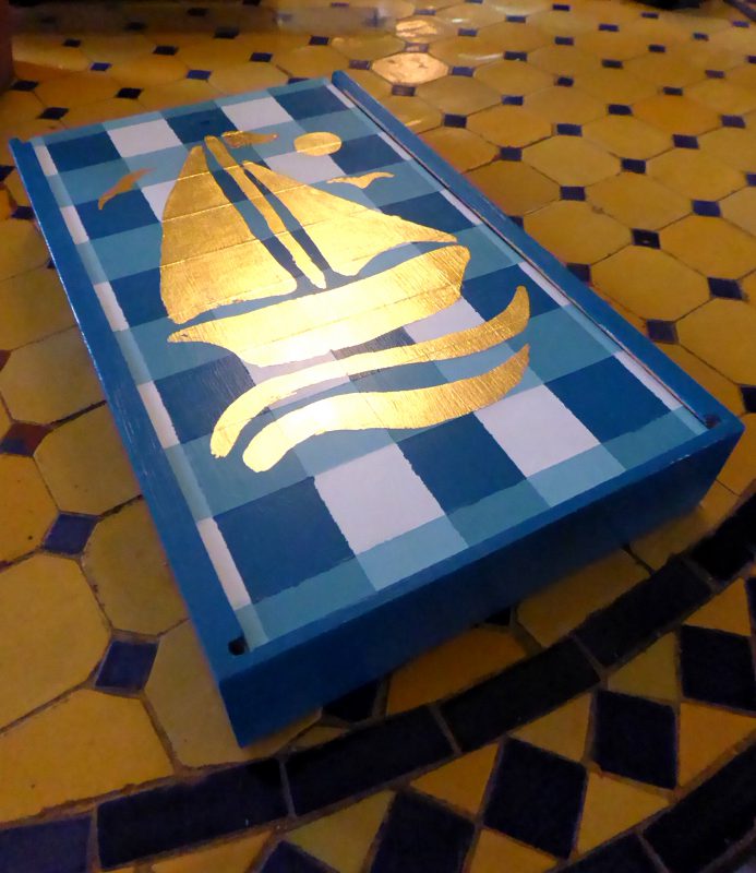 Coffret peint et feuille de cuivre